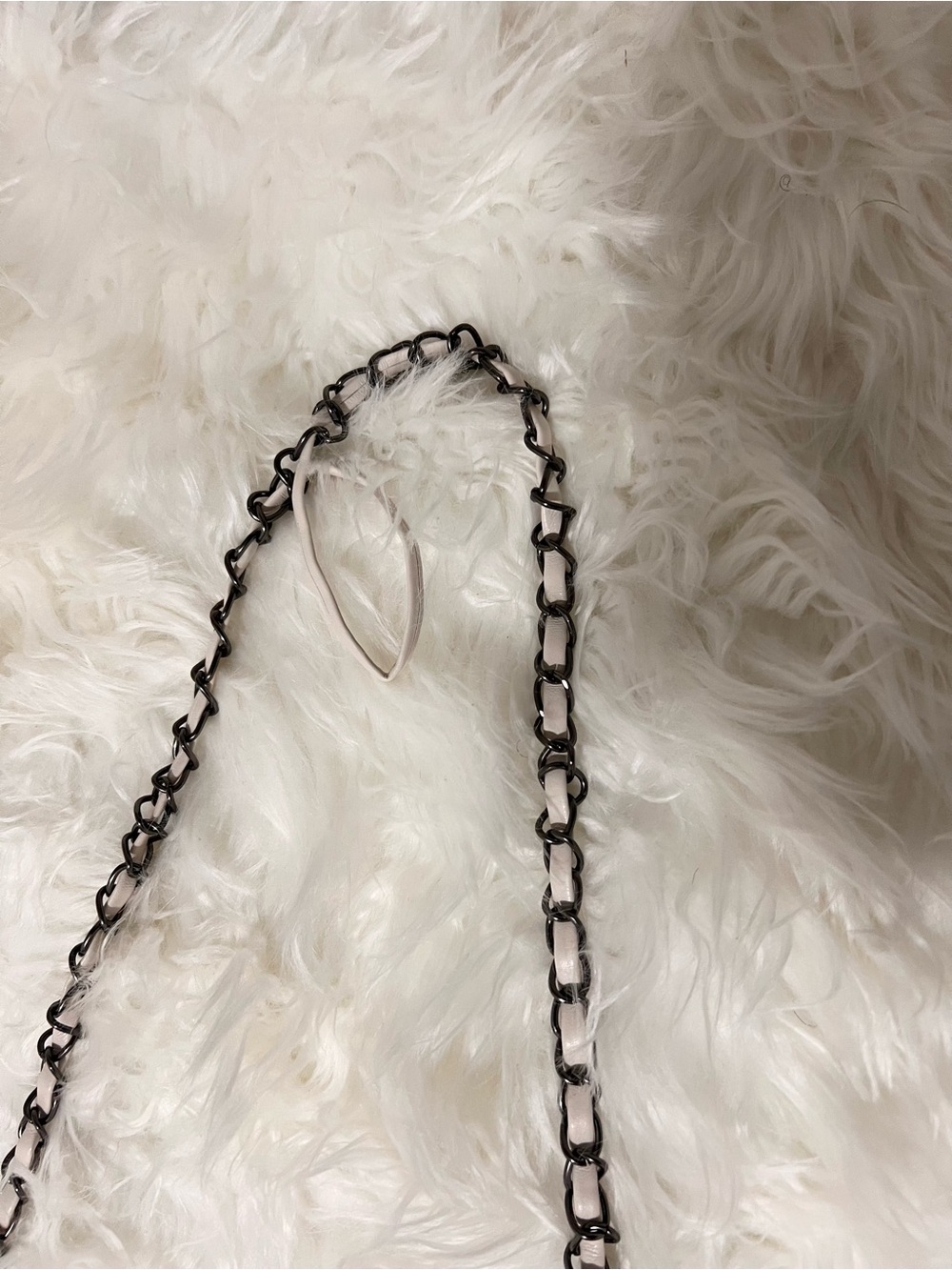 Elegant White Croc Embossed Chain Strap Shoulder Bag | Designer-Inspired Handbag - Picture 4 of 5